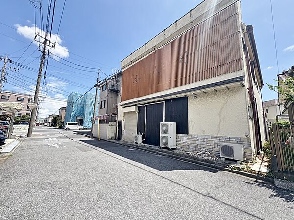 上下水道引込み有・都市ガスは前面道路に管あり(引込み無し)。