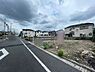 外観：前面道路含む現地。