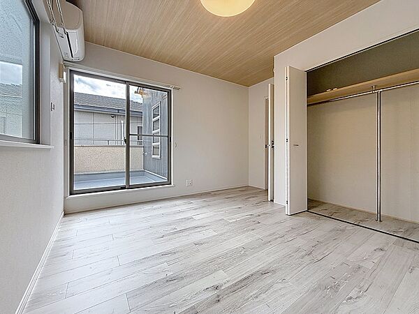 家族とのコミュニケーションを促進する拘り設計。快適な居住空間を演出し、都市型生活をより潤いある時間へ代えてくれます。