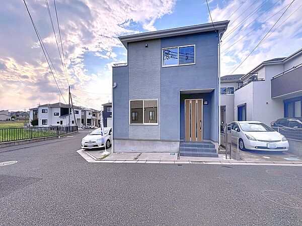 前面道路は6ｍ公道。駐車2台可（車種による）