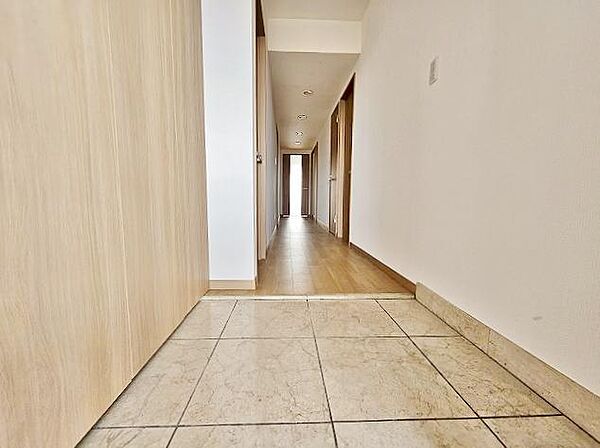 扉を開ければ家族が出迎えてくれる、そんな気持ちのいい一日が始まるのが玄関。シューズスペース付で、家族全員分入れても余裕が出そうです。ここから気持ちのいい一日をスタートしましょう。