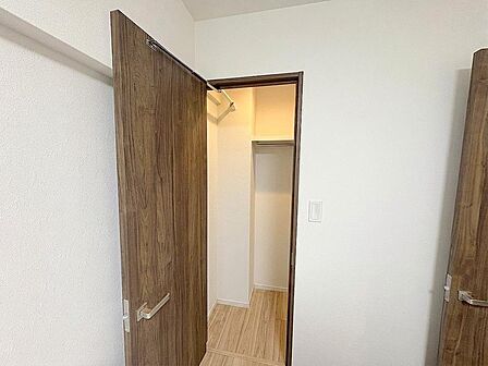 ウォークインクローゼットは2ヵ所ございます。※掲載写真はAIによる画像加工を施しています。