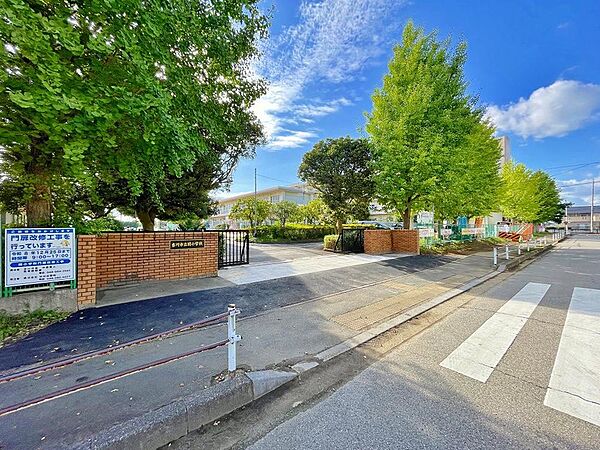 吉川市立関小学校まで約750m