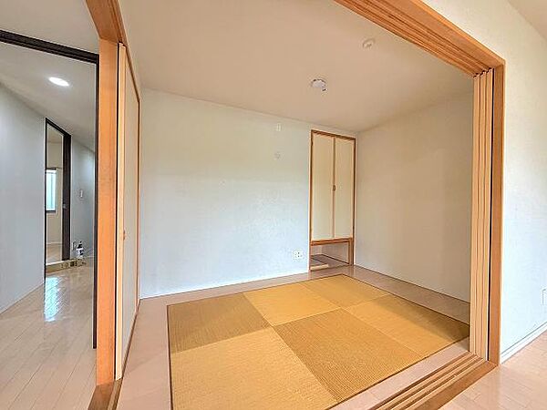 お客様の求める本当の“住み心地とは何なのか。そのための一手間一工夫を惜しみません。街並みや周辺の環境に呼応しながら、美しく、そして毎日の暮らしを考慮した機能性の高い住まい。