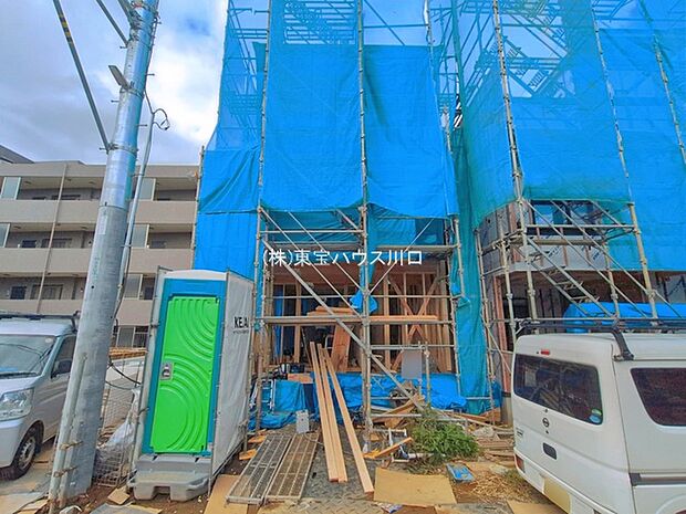2駅利用可。「浦和駅」徒歩22分、「中浦和駅」徒歩13分。