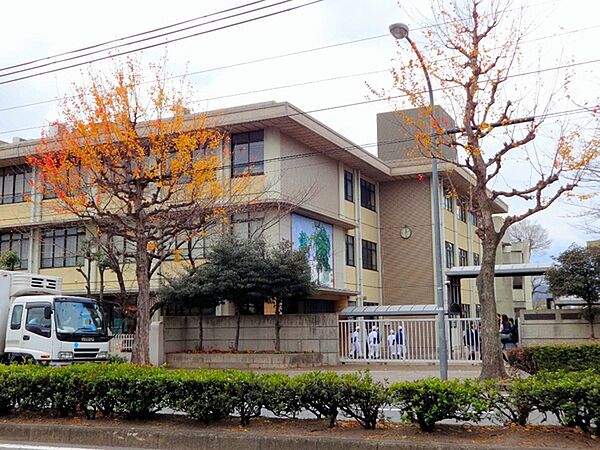 京都市立北野中学校まで1167m