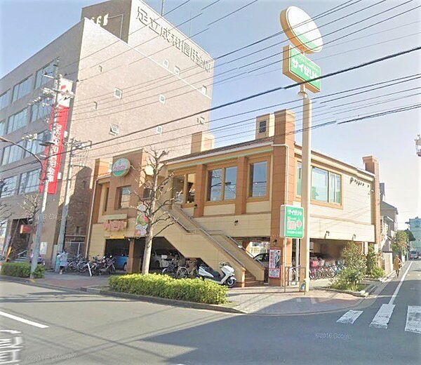 サイゼリヤ竹の塚店まで86m