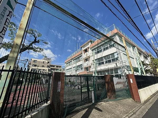 荒川区立第三瑞光小学校まで220m