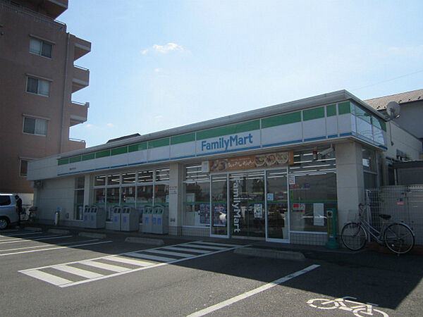 ファミリーマート稲城矢野口店まで793m