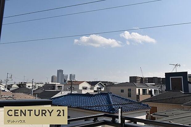 バルコニーよりの眺望です。武蔵小杉のタワーマンション群が一望出来ます。