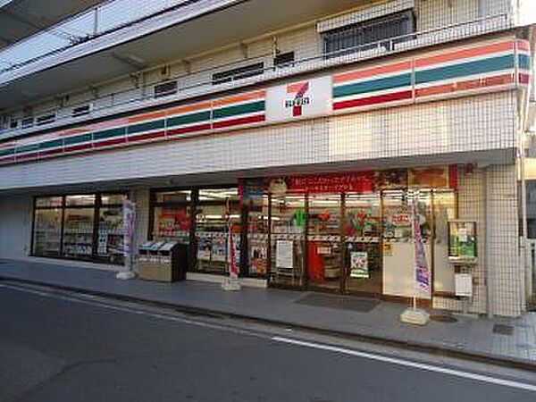 セブンイレブン横浜太尾町店まで810m、コンビニもすぐそこなので夜中に急な入用があっても困りません！