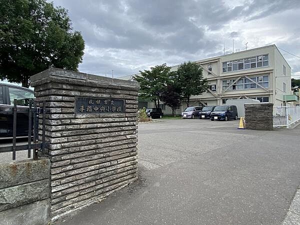 手稲中央小学校まで1649m、手稲中央小学校