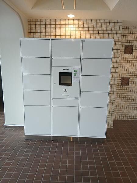 ■宅配ボックス■ 不在時にも荷物を受け取りやすい宅配ボックス付き。忙しい日常をサポートしてくれる便利な設備です。