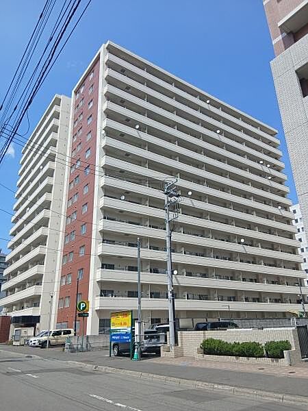 ■外観■03令和8年7月上旬リノベーション完了予定の3LDK住戸です。建物外観や周辺環境も、ぜひ現地であわせてご確認ください。