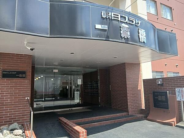 ■エントランス■居住者や来訪者を迎えるエントランス部分です。共用部の印象も住み心地につながる大切なポイントです。