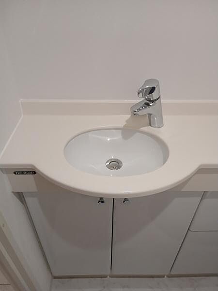 ■トイレ手洗い■トイレ内に手洗いスペースを備えています。使用後すぐに手を洗いやすく、来客時にも使いやすい仕様です。