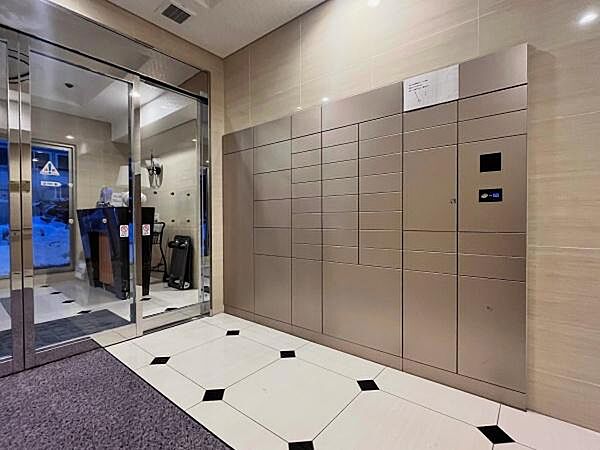 ■メールBOX＆宅配ボックス■ 共用部にメールボックスを備えています。 不在時にも荷物を受け取りやすい宅配ボックス付き。忙しい日常をサポートしてくれる便利な設備。