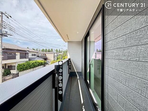 陽当たり良好なバルコニーです!晴れた日には青い空を見渡せる開放的な時間を楽しめます。