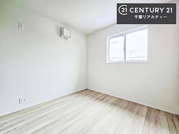 シンプルにデザインされているため、家具を選びません!お気に入りの家具を置いてくつろげる空間を作ることができます。