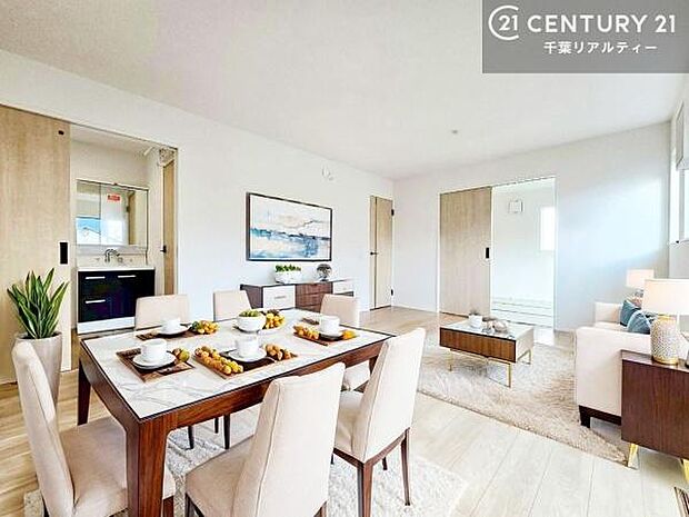 家具はCGパースです。大切な家族が集まるからこそLDKにはこだわりたい。子供たちが元気に笑いながら走り回っている姿を見た時が「広い家にして良かった」と思う瞬間です。