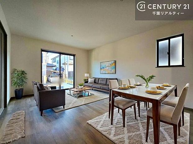 家具はCGパースです。心地良いリビングは家族が自然と集まります。家族団欒の時間が増えそうです。ご家族と、より一層充実した時間を過ごせそうですね。