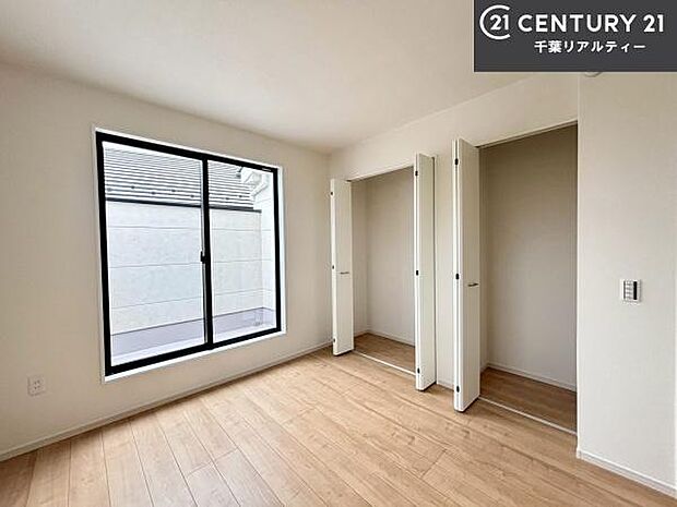 シンプルにデザインされているため、家具を選びません!お気に入りの家具を置いてくつろげる空間を作ることができます。