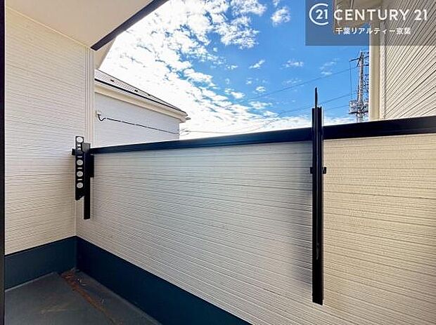 陽当たり良好なバルコニーです!晴れた日には青い空を見渡せる開放的な時間を楽しめます。