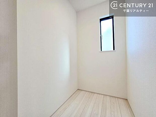 納戸がある暮らしは、季節物や日用品もすっきり収納。住まいにゆとりが生まれます。