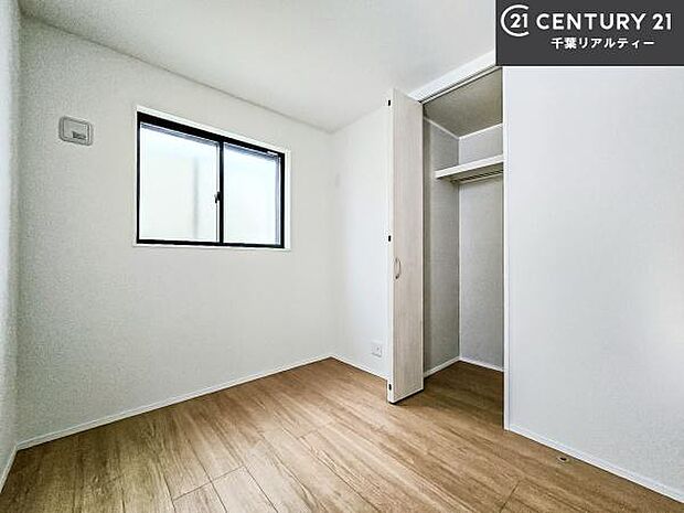 シンプルにデザインされているため、家具を選びません！お気に入りの家具を置いてくつろげる空間を作ることができます。