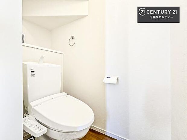 1・2階にトイレがございます!朝の忙しい時間帯も待たずにすみそうですね。白を基調とした清潔感のあるトイレでお手入れがしやすいです!
