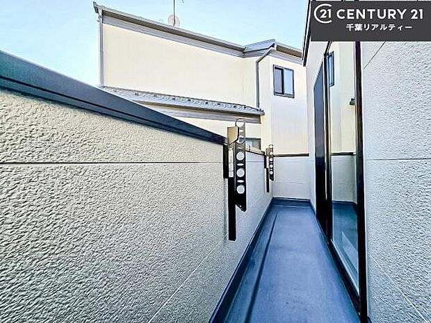 陽当たり良好なバルコニーです！晴れた日には青い空を見渡せる開放的な時間を楽しめます。