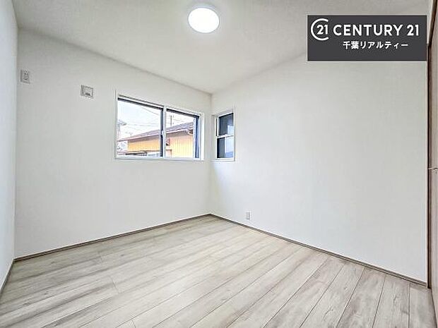 シンプルにデザインされているため、家具を選びません！お気に入りの家具を置いてくつろげる空間を作ることができます。