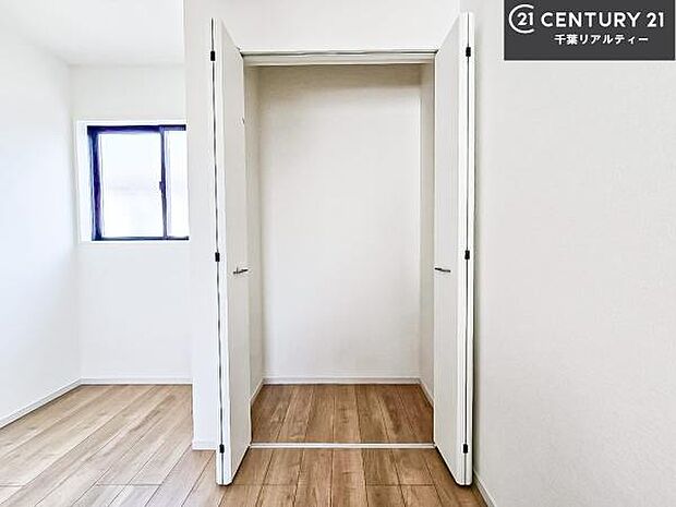 収納スペース充実しています!急なお客様が来客しても散らかったお部屋をサッと片付けられます!お部屋のスペースが生まれゆとりあるお部屋を演出することが出来ます!