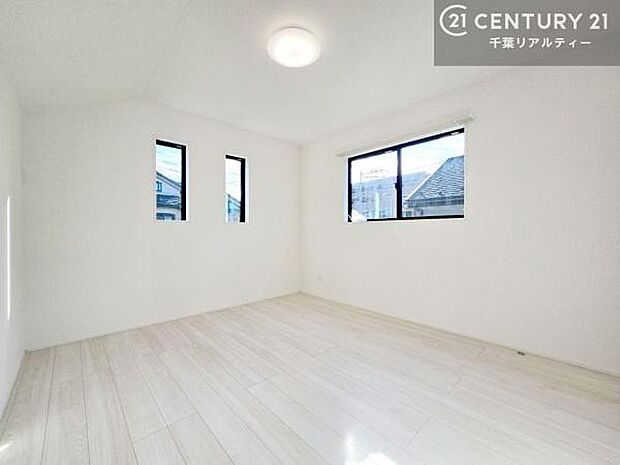 住まいの中で最もプライベートな空間だからこそ、広さにこだわった7帖洋室。静かで落ち着いた雰囲気が、上質な眠りと快適な毎日を支えます。