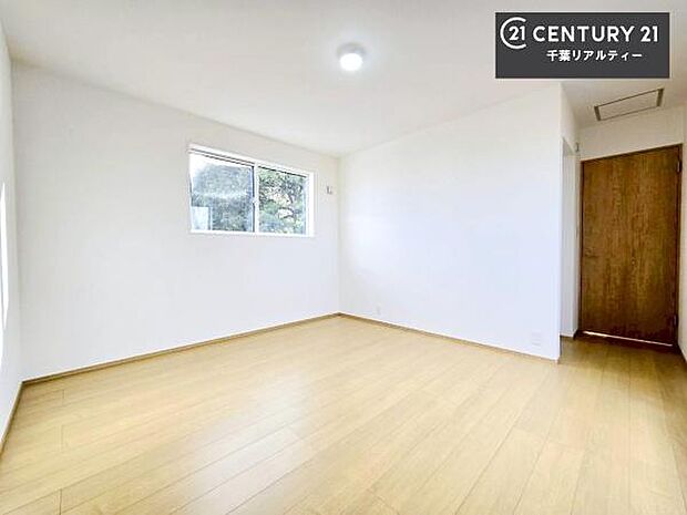 シンプルにデザインされているため、家具を選びません！お気に入りの家具を置いてくつろげる空間を作ることができます。