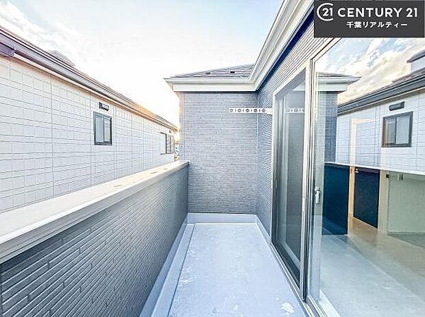 陽当たり良好なバルコニーです!晴れた日には青い空を見渡せる開放的な時間を楽しめます。