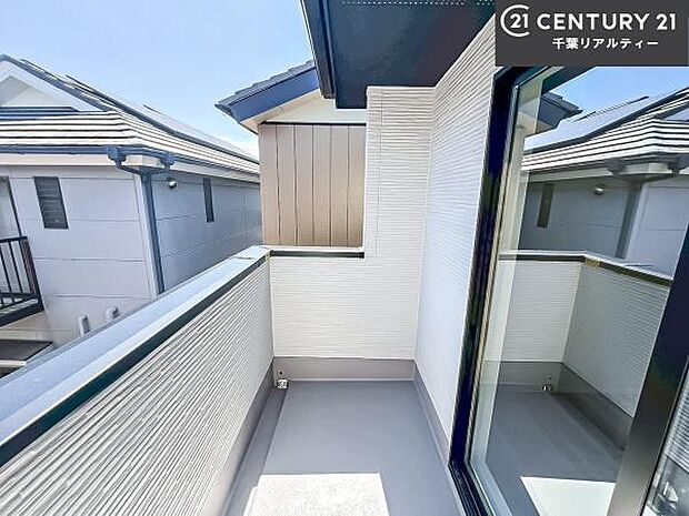 陽当たり良好なバルコニーです！晴れた日には青い空を見渡せる開放的な時間を楽しめます。