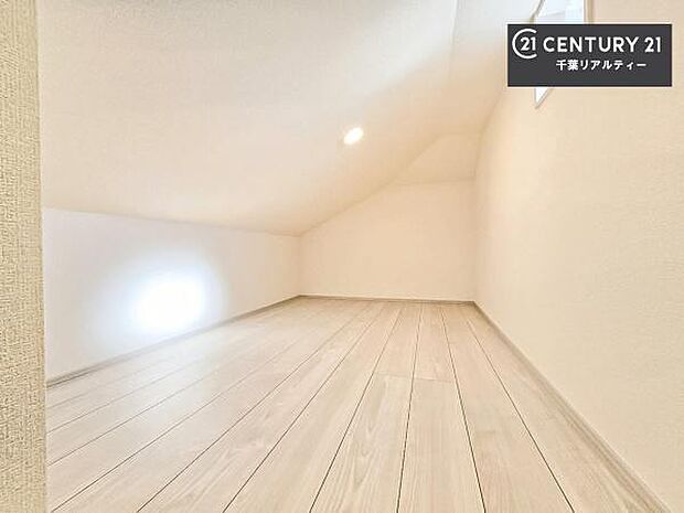 ロフト付き！普段使わないような季節物のインテリアや家電の収納に便利！是非現地にてお確かめください！