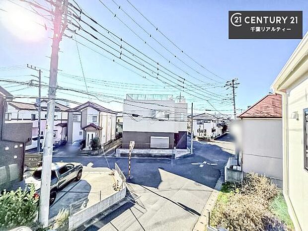 落ち着きある住宅街です！周囲には高い建物がなく、空が広く開放感があり、陽当たりを大きく遮られることもありません！気持ちの良い風が通り抜ける街並みです！【現地見学会開催中】