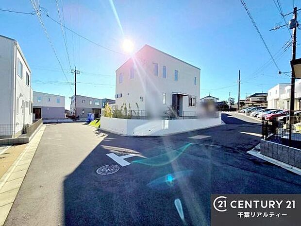 千葉市での物件探しも、地元密着の千葉リアルティーにお任せください。豊富な情報量と経験豊かなスタッフが、お客様の理想の住まい探しをしっかりサポートいたします。