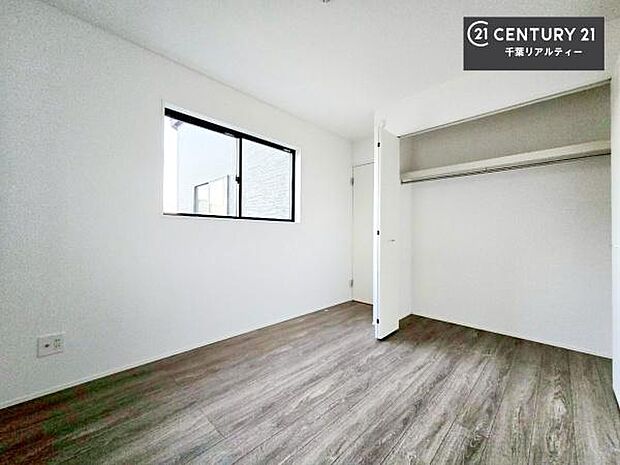 シンプルにデザインされているため、家具を選びません！お気に入りの家具を置いてくつろげる空間を作ることができます。