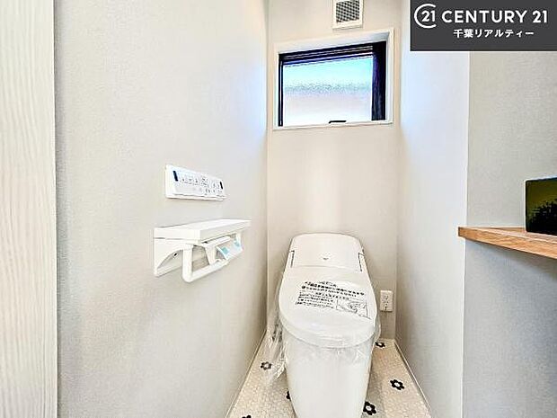 温水洗浄便座につき、冬場は便座が暖かくできるので冷たい便座に座らずに済む嬉しい仕様です！