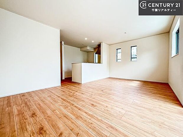 広々ダイニングスペース！ゆったりお食事。笑い声響く楽しい時間が過ごせます。日々の疲れも癒されます！