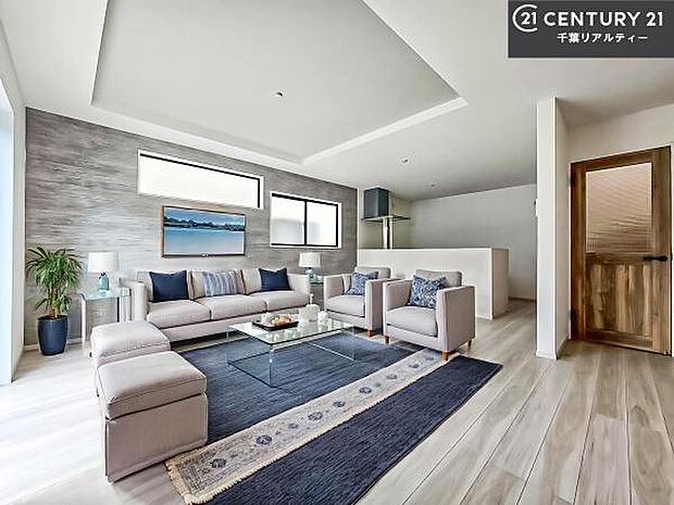 家具はCGパースです。心地良いリビングは家族が自然と集まります。家族団欒の時間が増えそうです。ご家族と、より一層充実した時間を過ごせそうですね。明るく開放的な空間です。