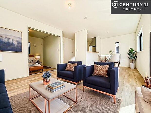 家具はCGパースです。開放感のある広々LDK!ソファーやダイニングテーブルを置いても窮屈にならないので快適に過ごせます!コミュニケーションが取りやすいリビングです!