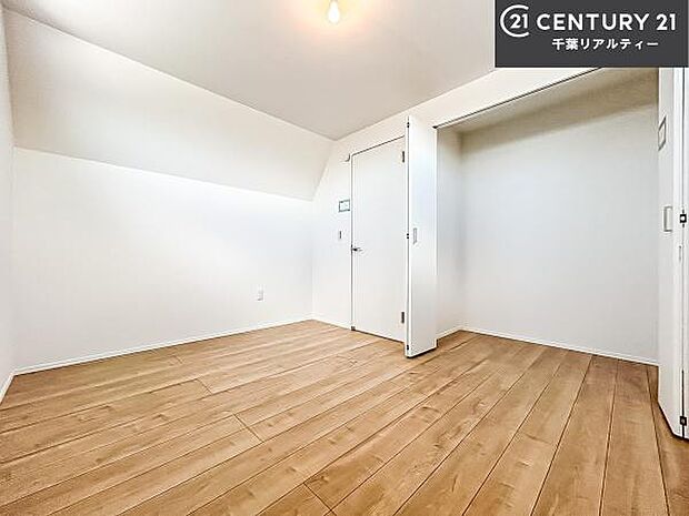 シンプルにデザインされているため、家具を選びません！お気に入りの家具を置いてくつろげる空間を作ることができます。