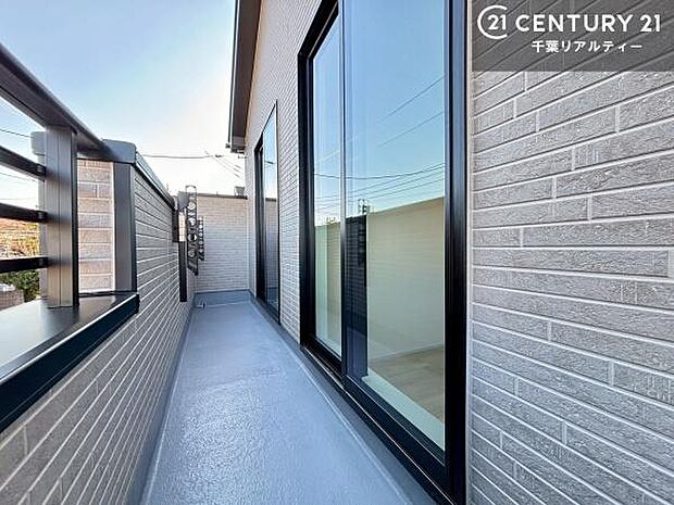 陽当たり良好なバルコニーです!晴れた日には青い空を見渡せる開放的な時間を楽しめます。