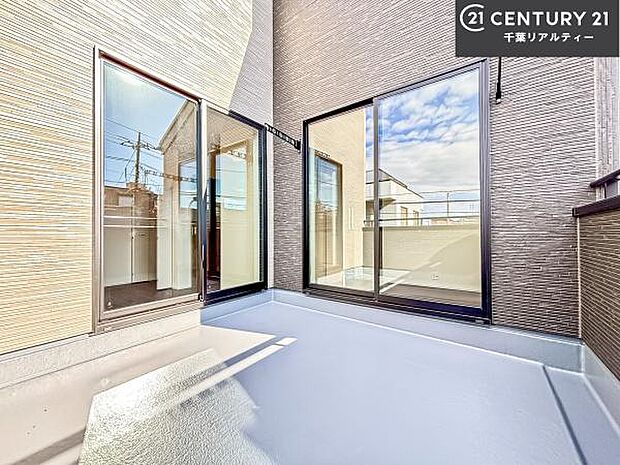 陽当たり良好なバルコニーです！晴れた日には青い空を見渡せる開放的な時間を楽しめます。