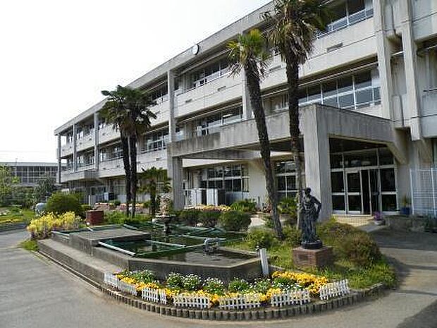 成田市立玉造小学校まで405m