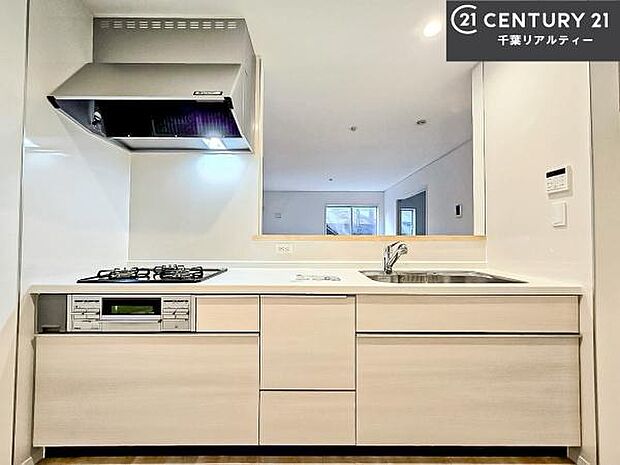 収納スペースが豊富で、調理スペースがスッキリと片付きひろ〜く活用できます!快適に作業ができます!毎日の料理が捗ります!